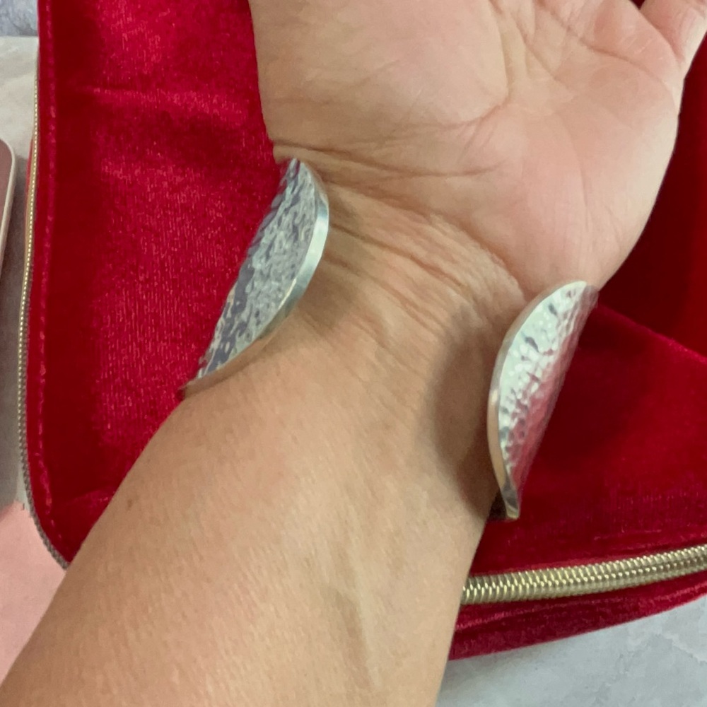 Vtg Hammered Sterling Silver Mother Of Pearl Wide Cuff Bracelet - Picture 5 of 10